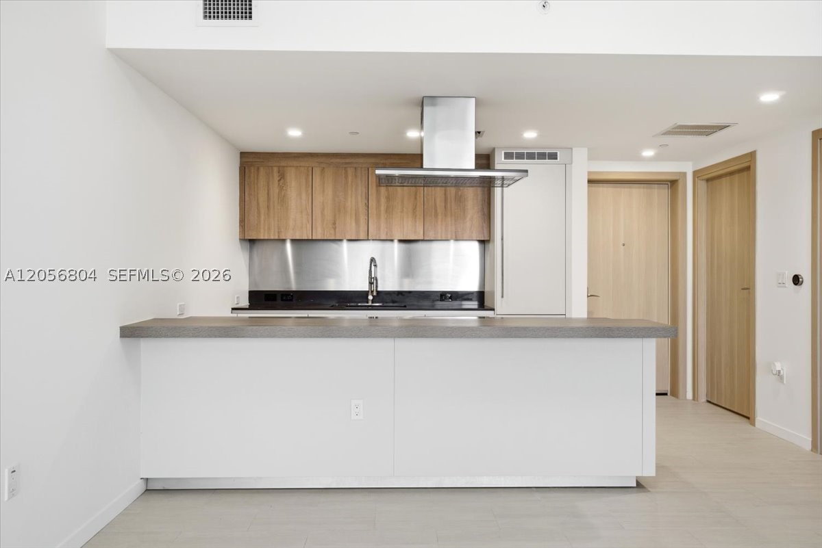 1000 Brickell Plz #3211, Miami FL 33131