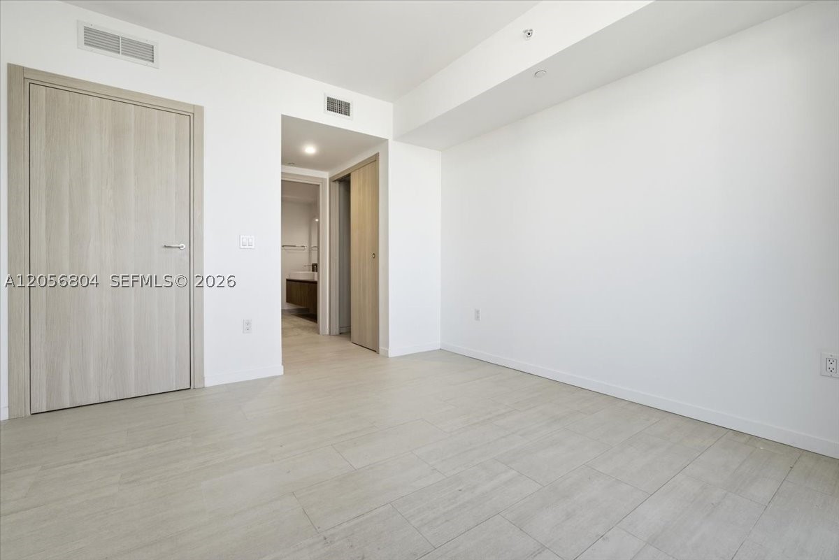 1000 Brickell Plz #3211, Miami FL 33131