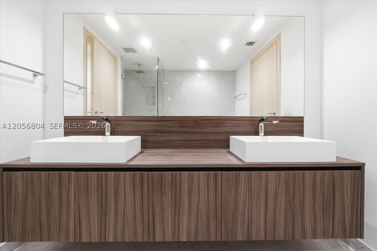 1000 Brickell Plz #3211, Miami FL 33131