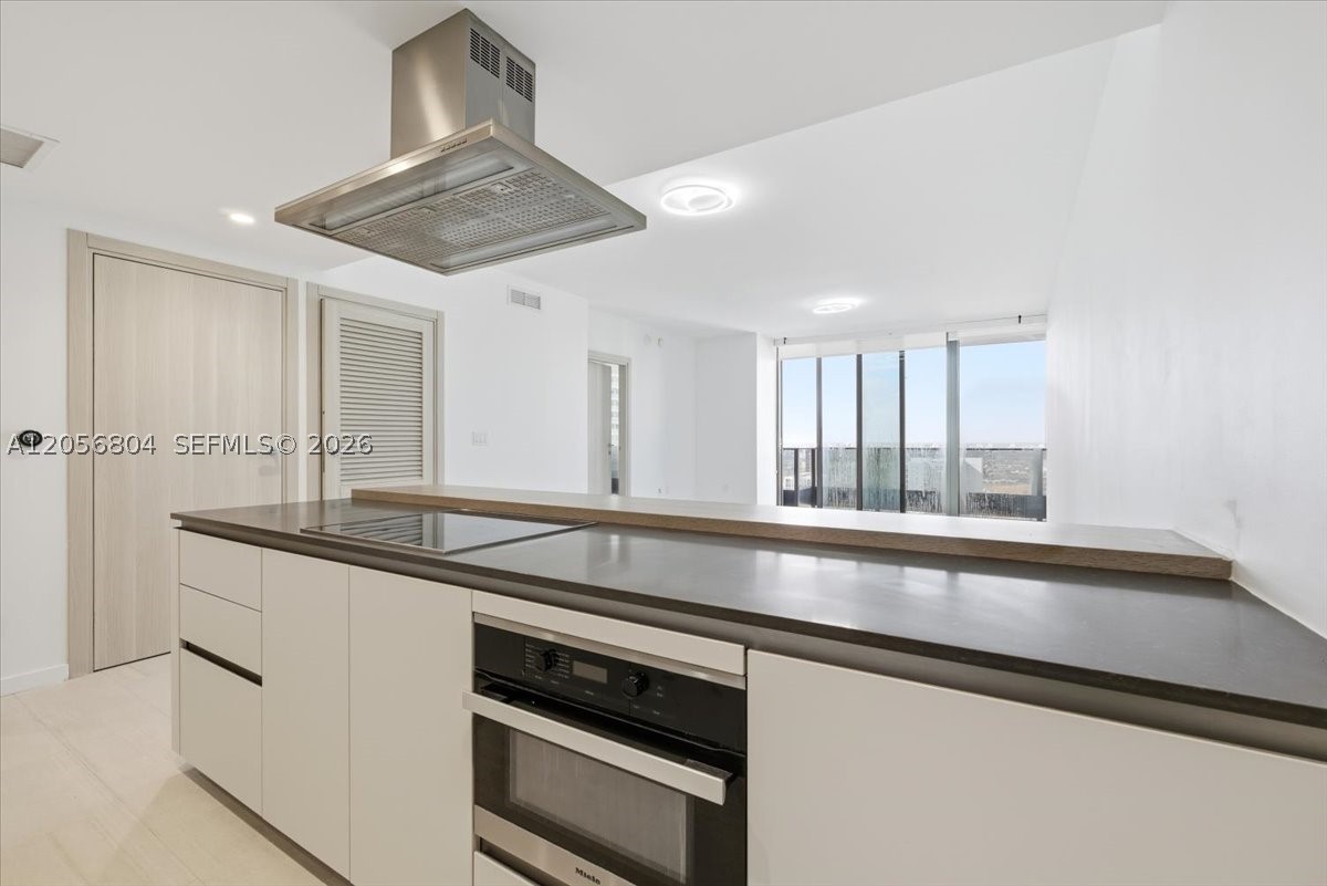 1000 Brickell Plz #3211, Miami FL 33131