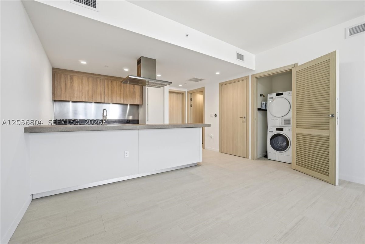 1000 Brickell Plz #3211, Miami FL 33131