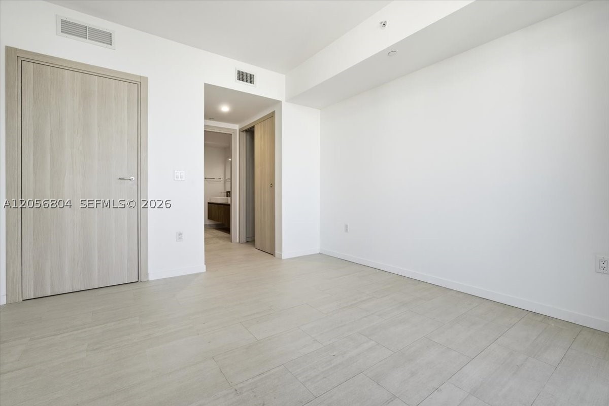 1000 Brickell Plz #3211, Miami FL 33131
