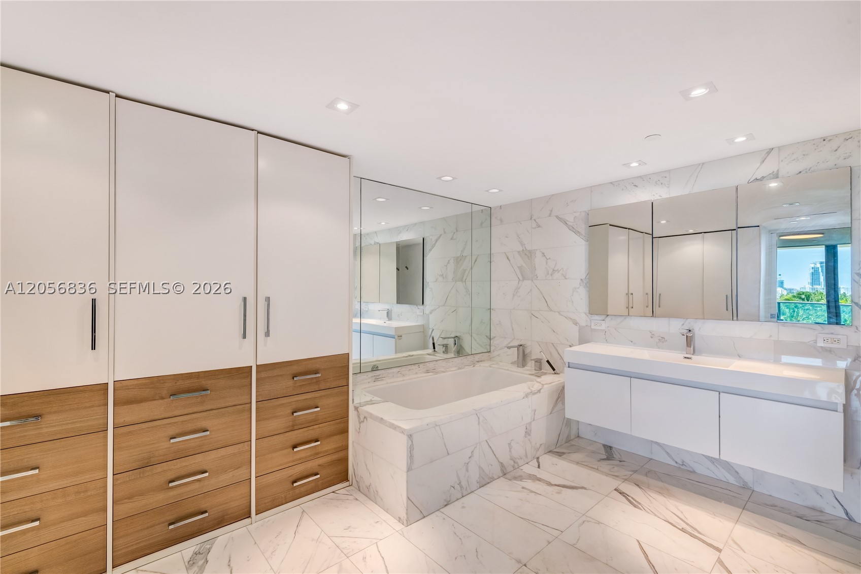 1455 Ocean Dr #703, Miami Beach FL 33139