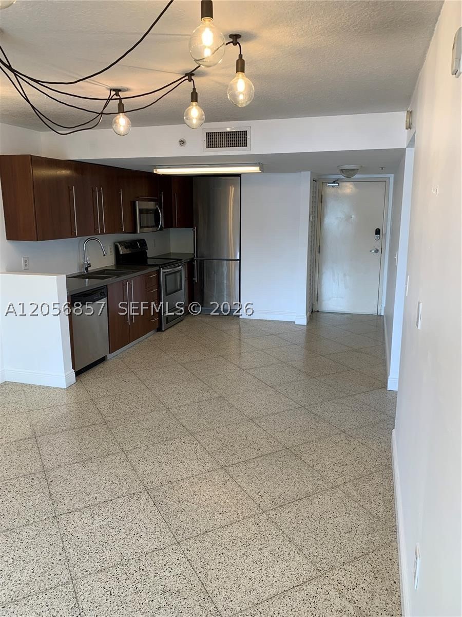 498 SW 2nd St #2C, Miami FL 33130