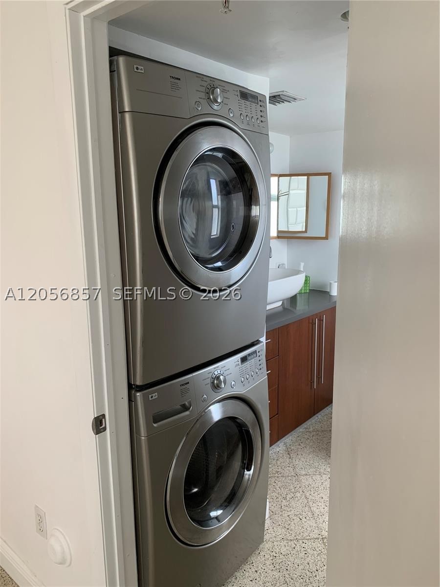 498 SW 2nd St #2C, Miami FL 33130