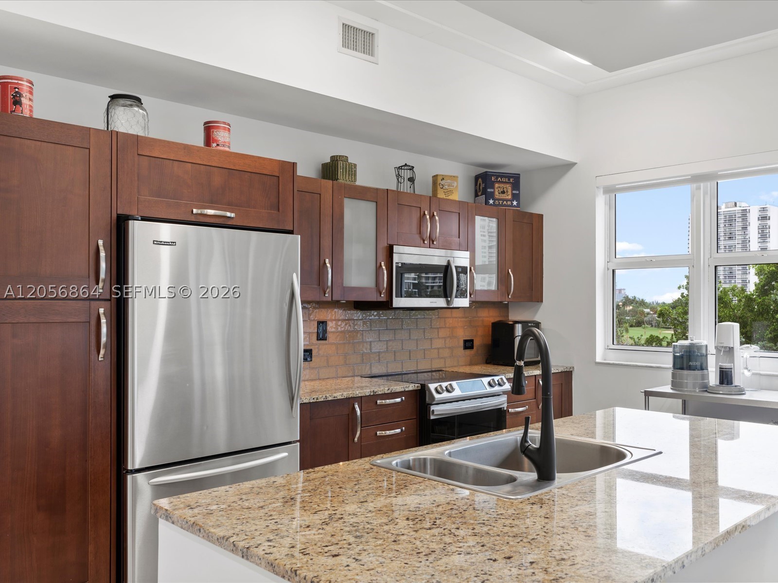 20000 E Country Club Dr #416, Aventura FL 33180