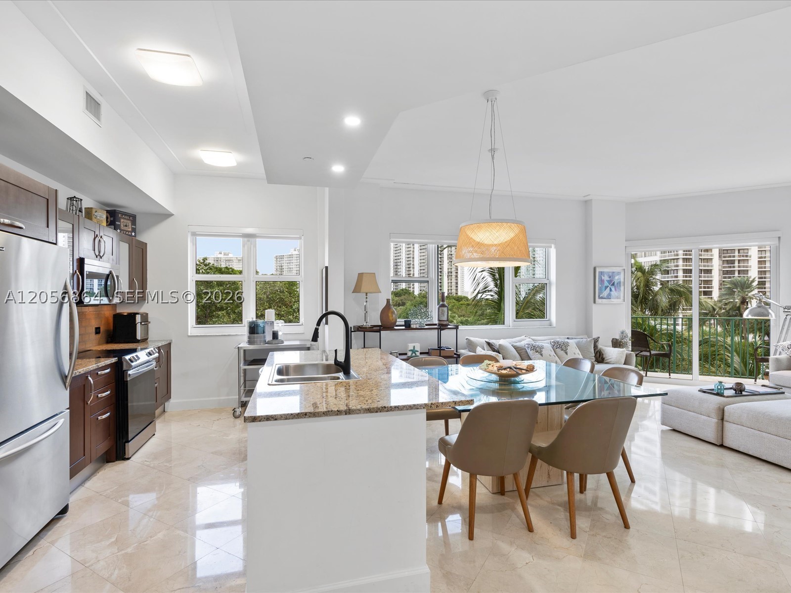 20000 E Country Club Dr #416, Aventura FL 33180
