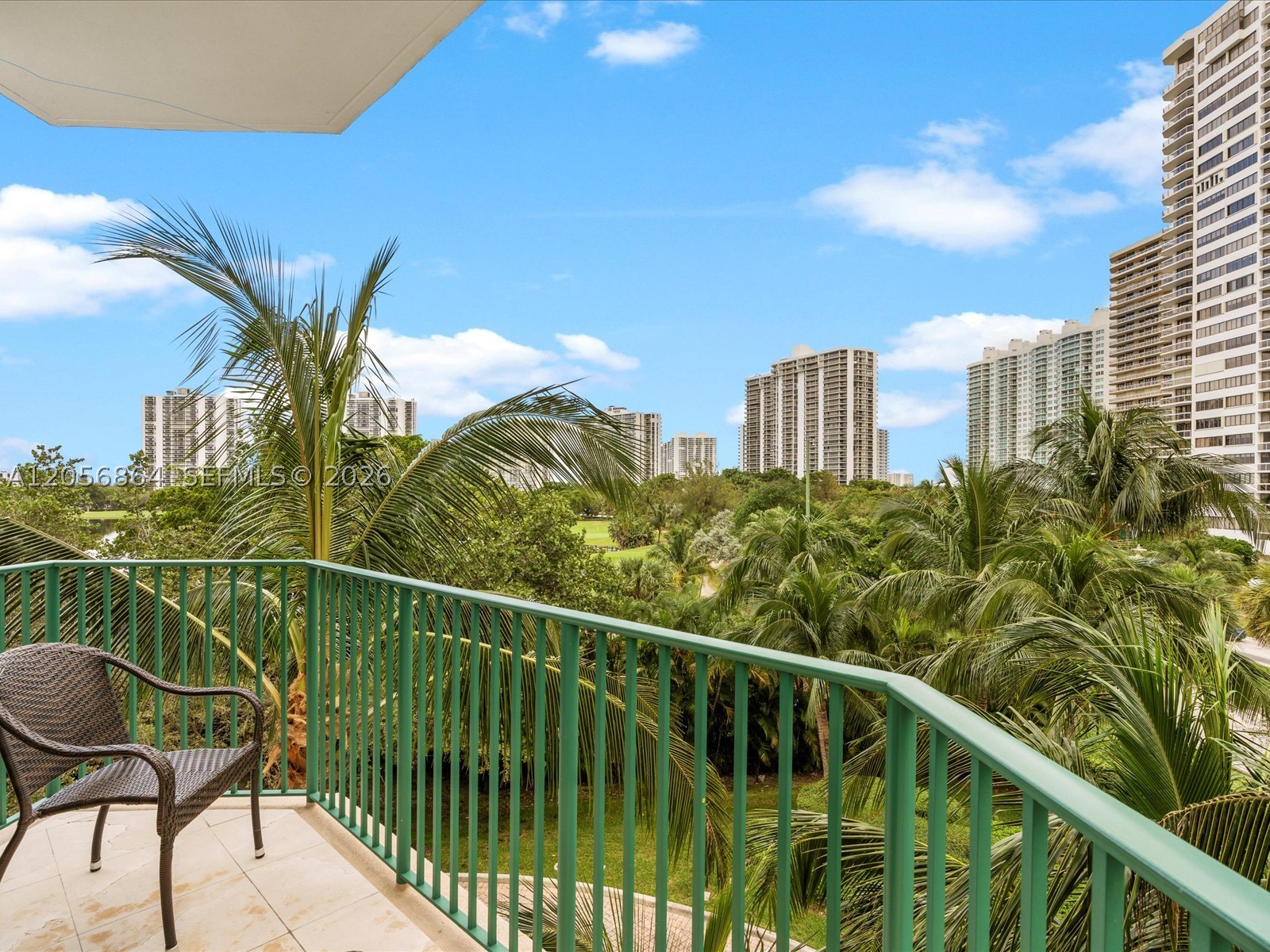 20000 E Country Club Dr #416, Aventura FL 33180