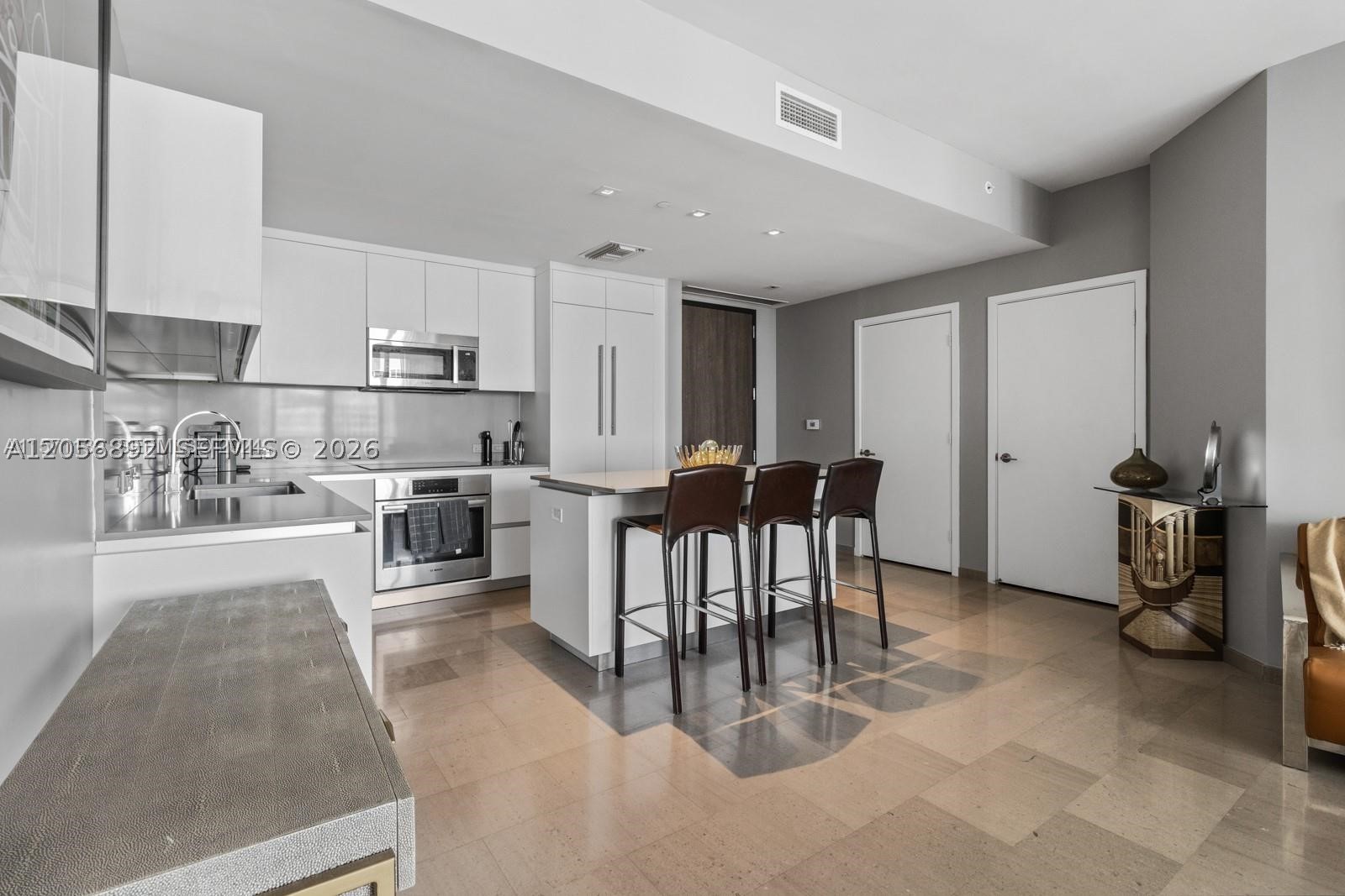 88 SW 7th St #3909, Miami FL 33130