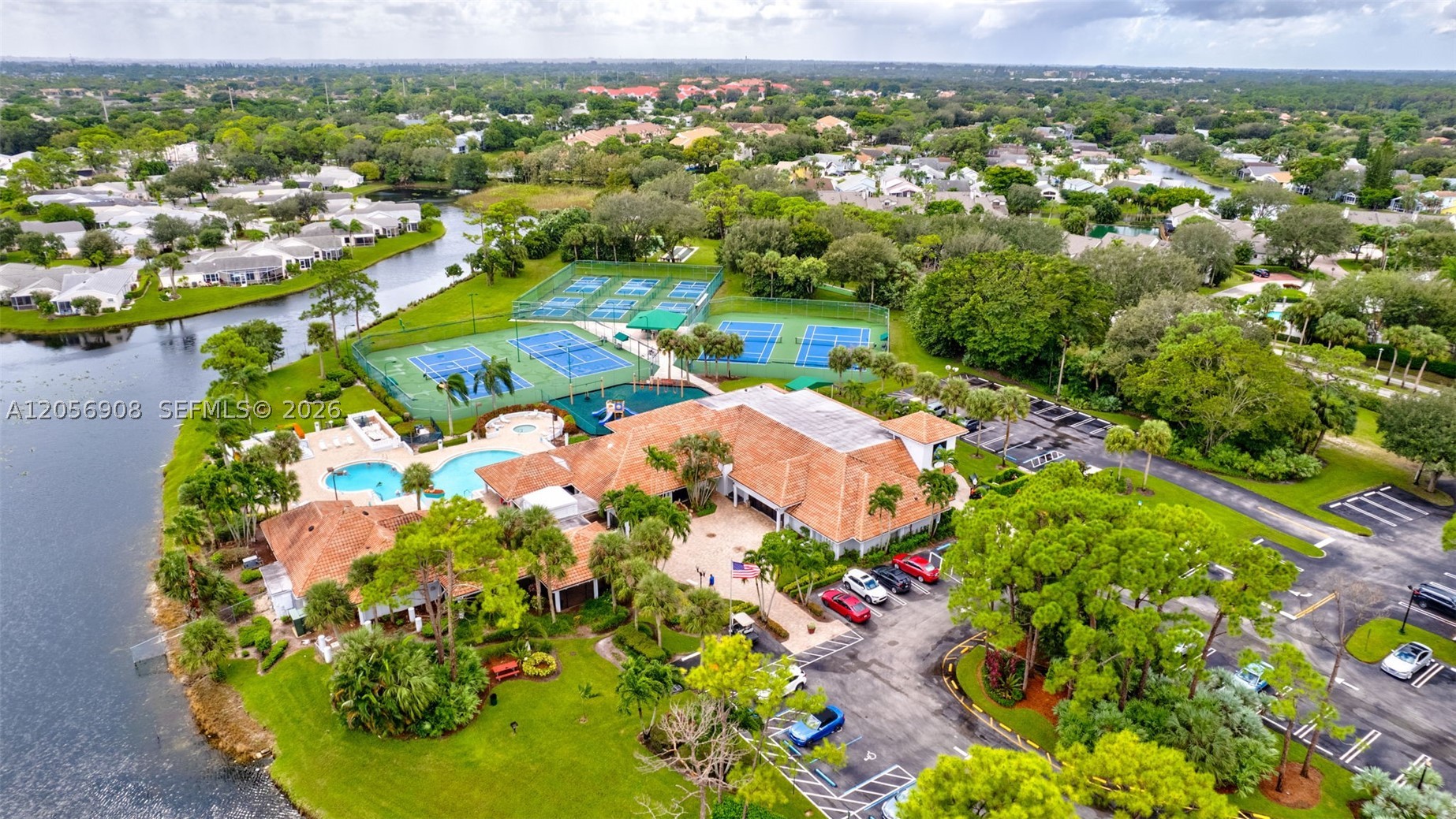 802 Landings Blvd, Green Acres FL 33413