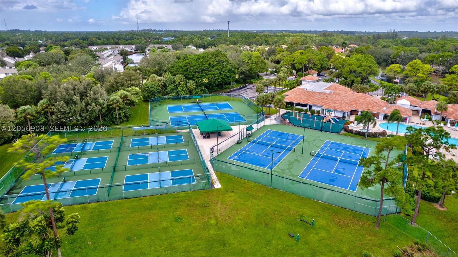 802 Landings Blvd, Green Acres FL 33413