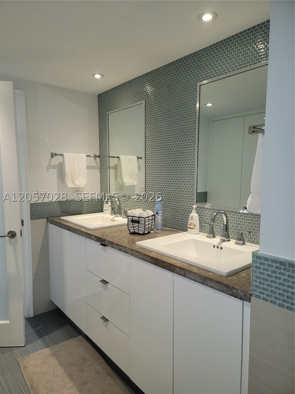199 Ocean Lane Dr #1206, Key Biscayne FL 33149