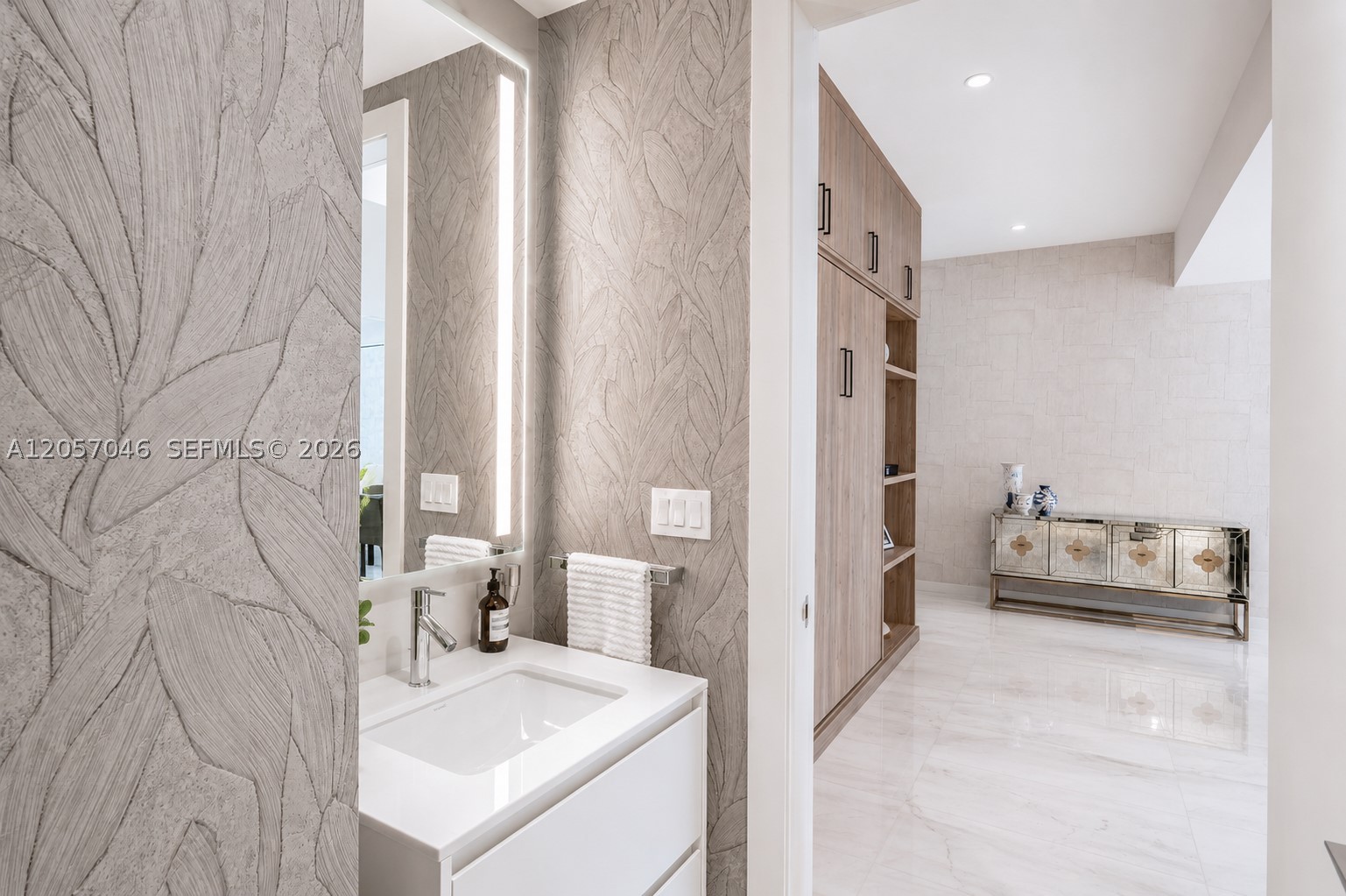 300 Biscayne Boulevard Way #3109W, Miami FL 33131