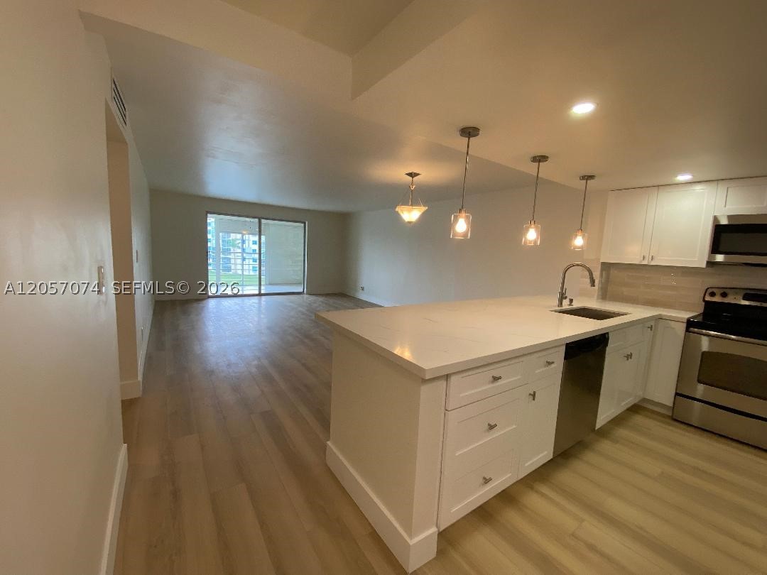 401 SE 3rd St #405, Dania Beach FL 33004