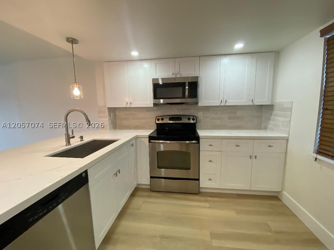 401 SE 3rd St #405, Dania Beach FL 33004