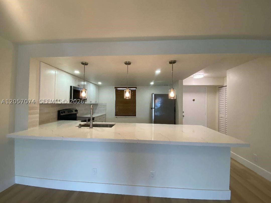 401 SE 3rd St #405, Dania Beach FL 33004