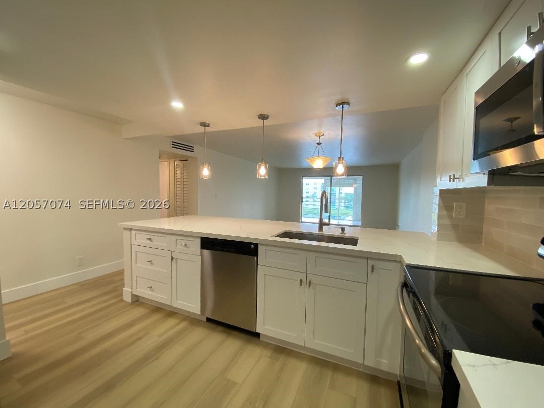 401 SE 3rd St #405, Dania Beach FL 33004