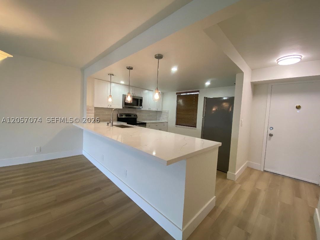401 SE 3rd St #405, Dania Beach FL 33004