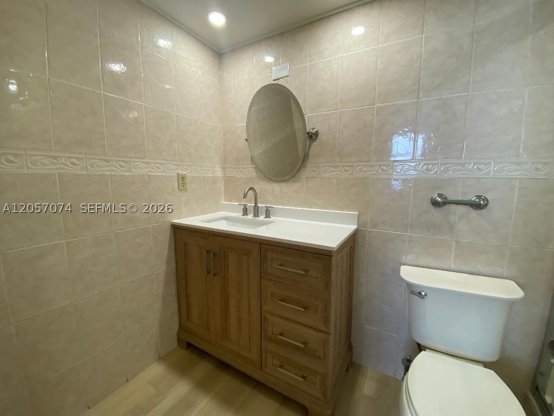 401 SE 3rd St #405, Dania Beach FL 33004