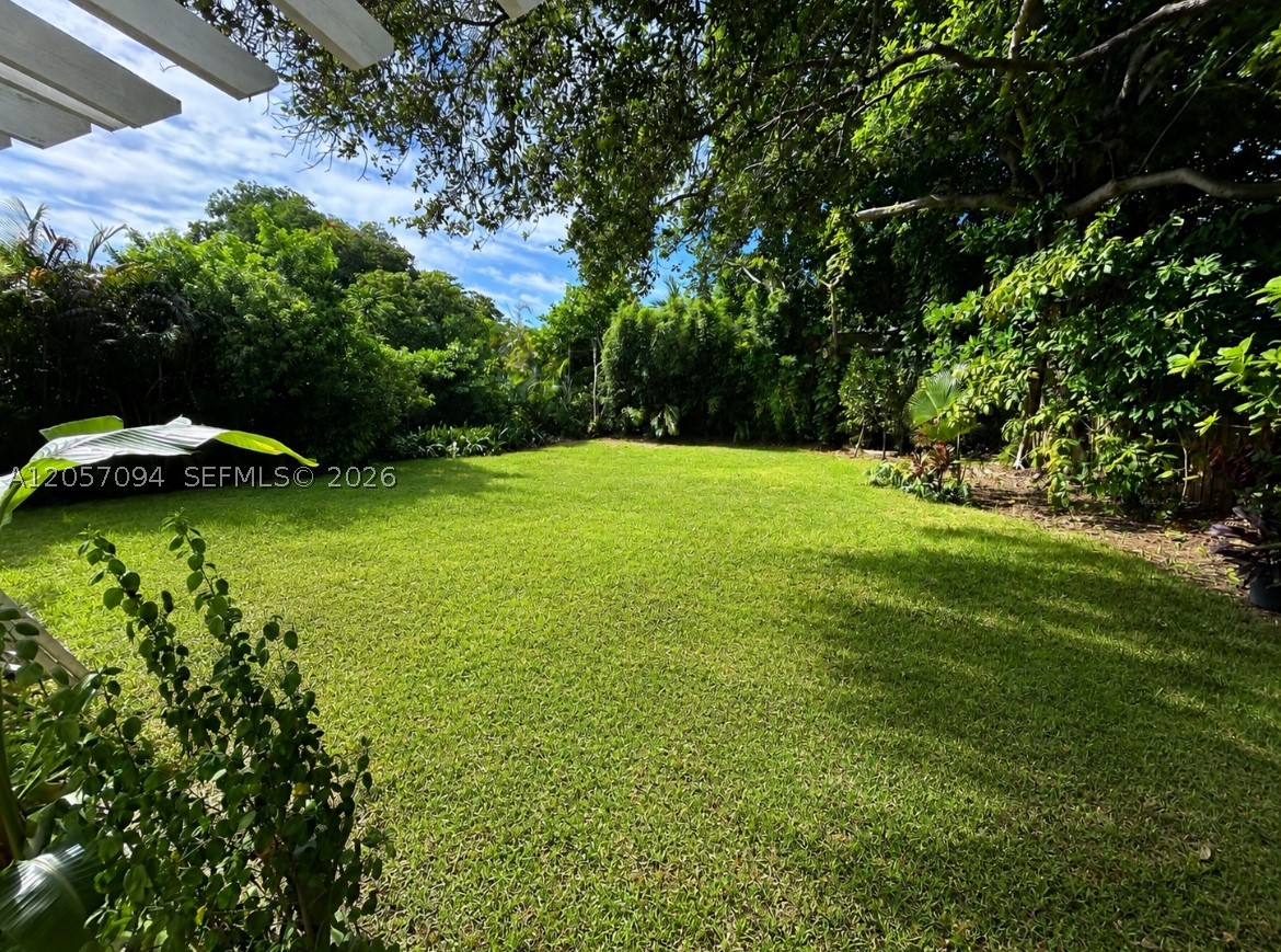 585 NE 121st St, North Miami FL 33161