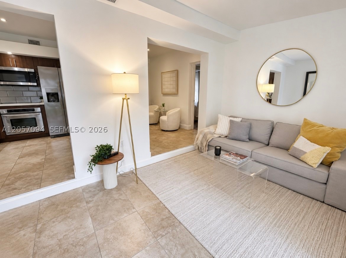 585 NE 121st St, North Miami FL 33161
