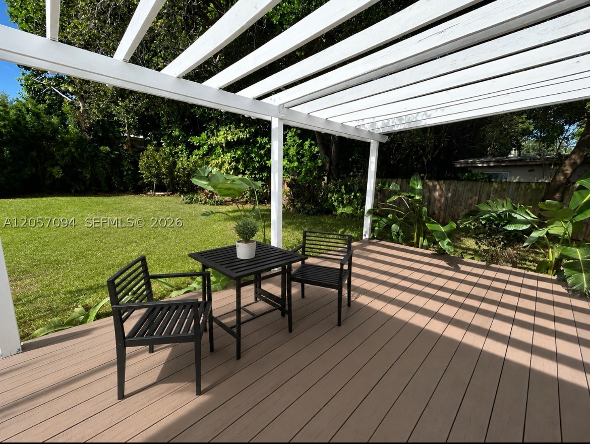 585 NE 121st St, North Miami FL 33161
