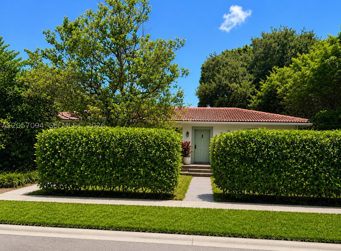 585 NE 121st St, North Miami FL 33161