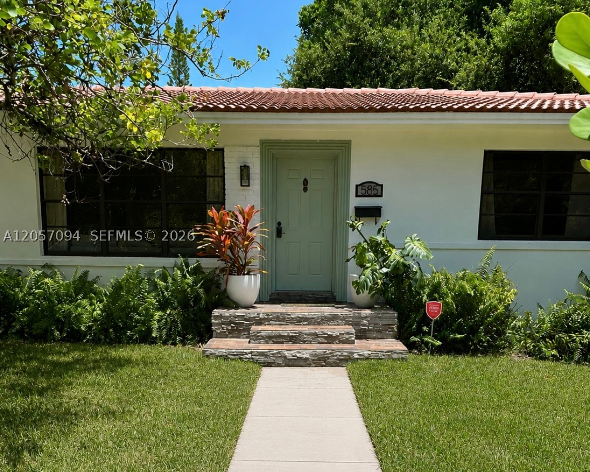 585 NE 121st St, North Miami FL 33161
