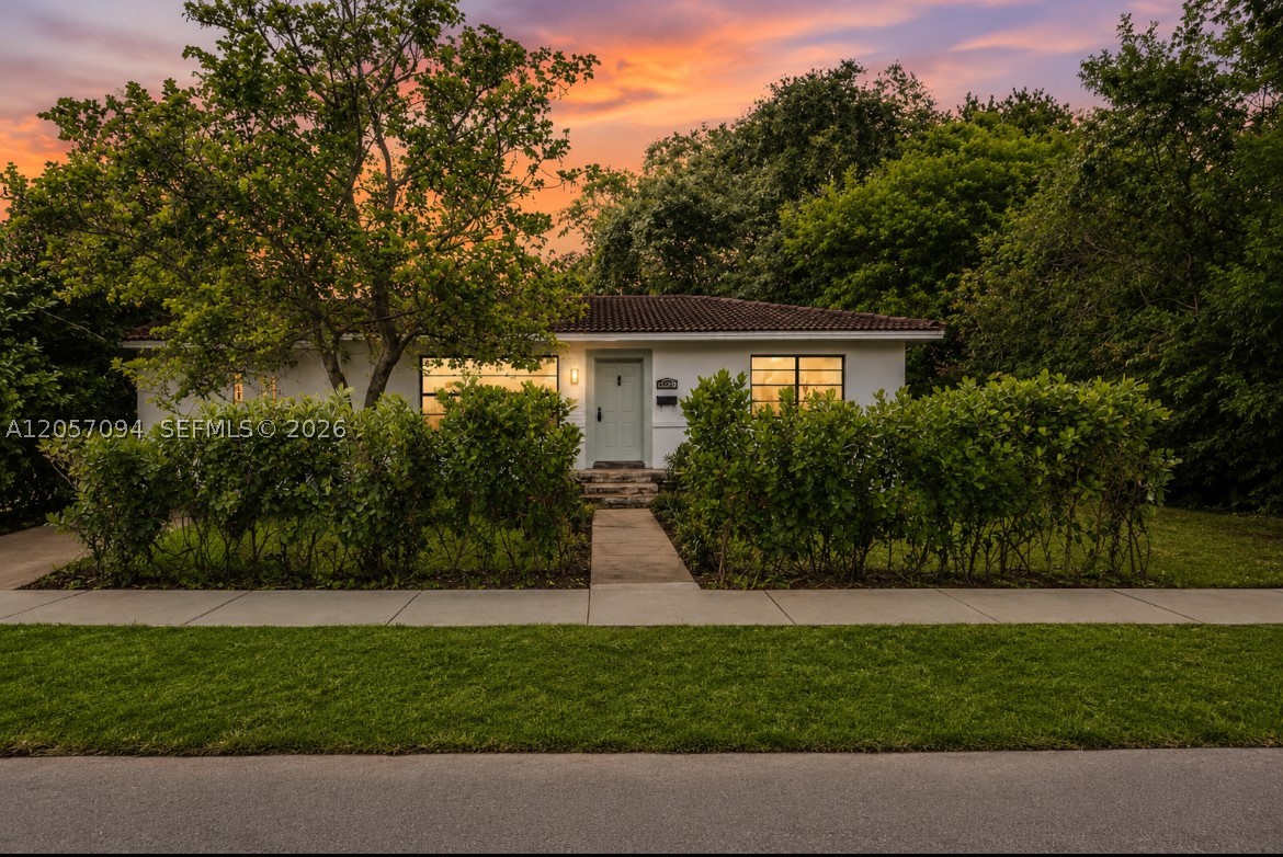 585 NE 121st St, North Miami FL 33161