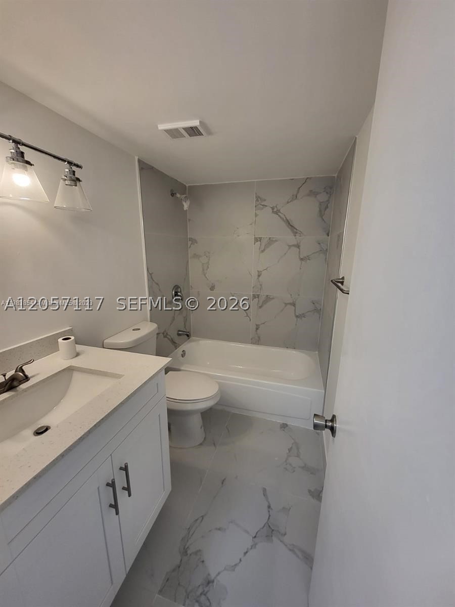 8670 SW 212th St #306, Cutler Bay FL 33189