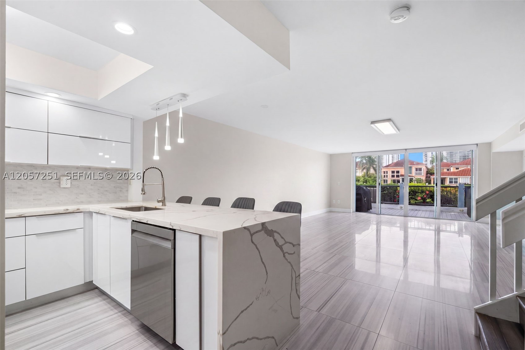 3750 NE 209th Ter, Aventura FL 33180