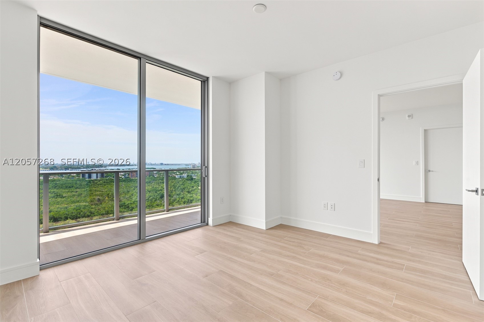 2411 Laguna Circle #1903, North Miami FL 33181
