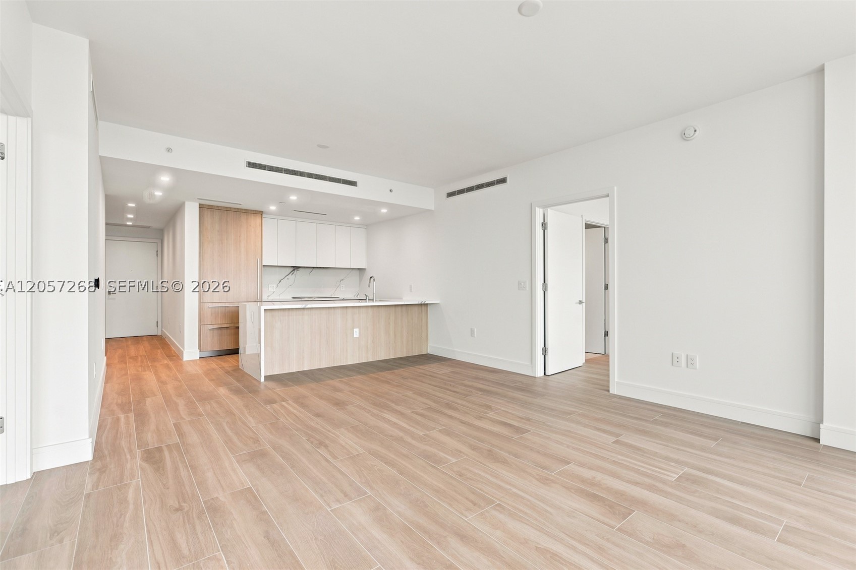 2411 Laguna Circle #1903, North Miami FL 33181