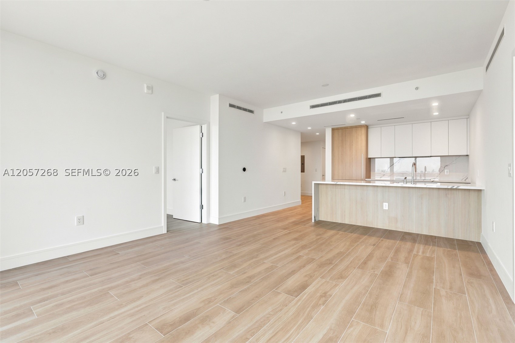 2411 Laguna Circle #1903, North Miami FL 33181