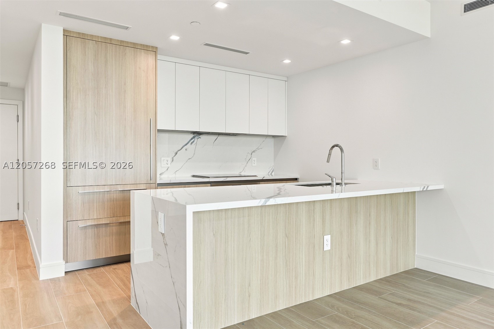 2411 Laguna Circle #1903, North Miami FL 33181