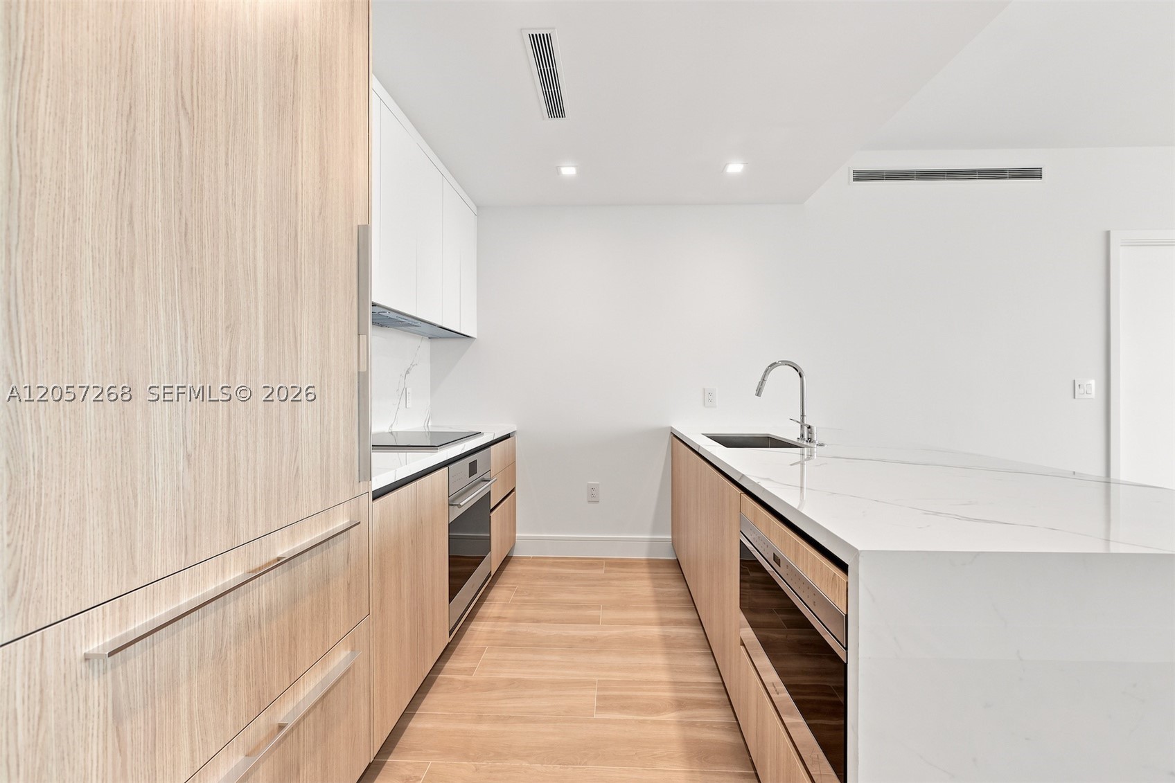 2411 Laguna Circle #1903, North Miami FL 33181