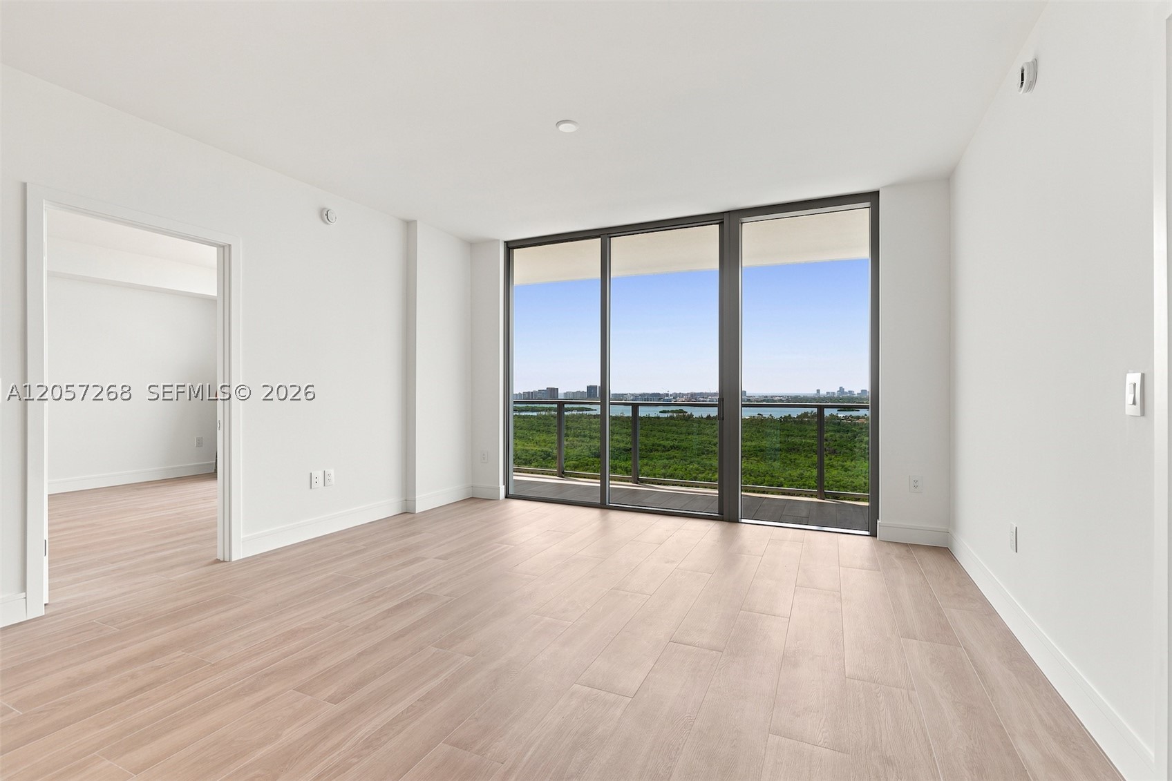 2411 Laguna Circle #1903, North Miami FL 33181