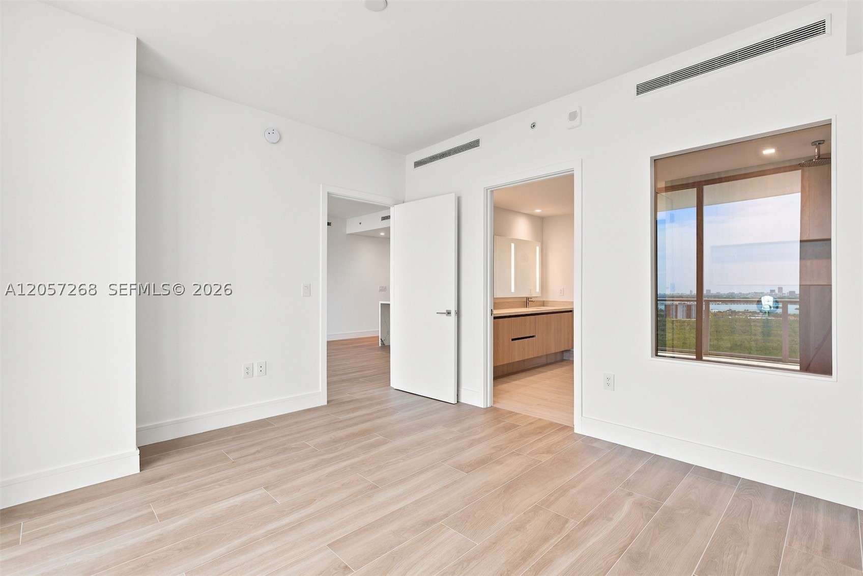 2411 Laguna Circle #1903, North Miami FL 33181