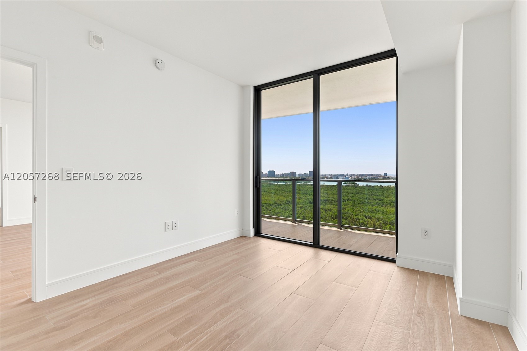 2411 Laguna Circle #1903, North Miami FL 33181
