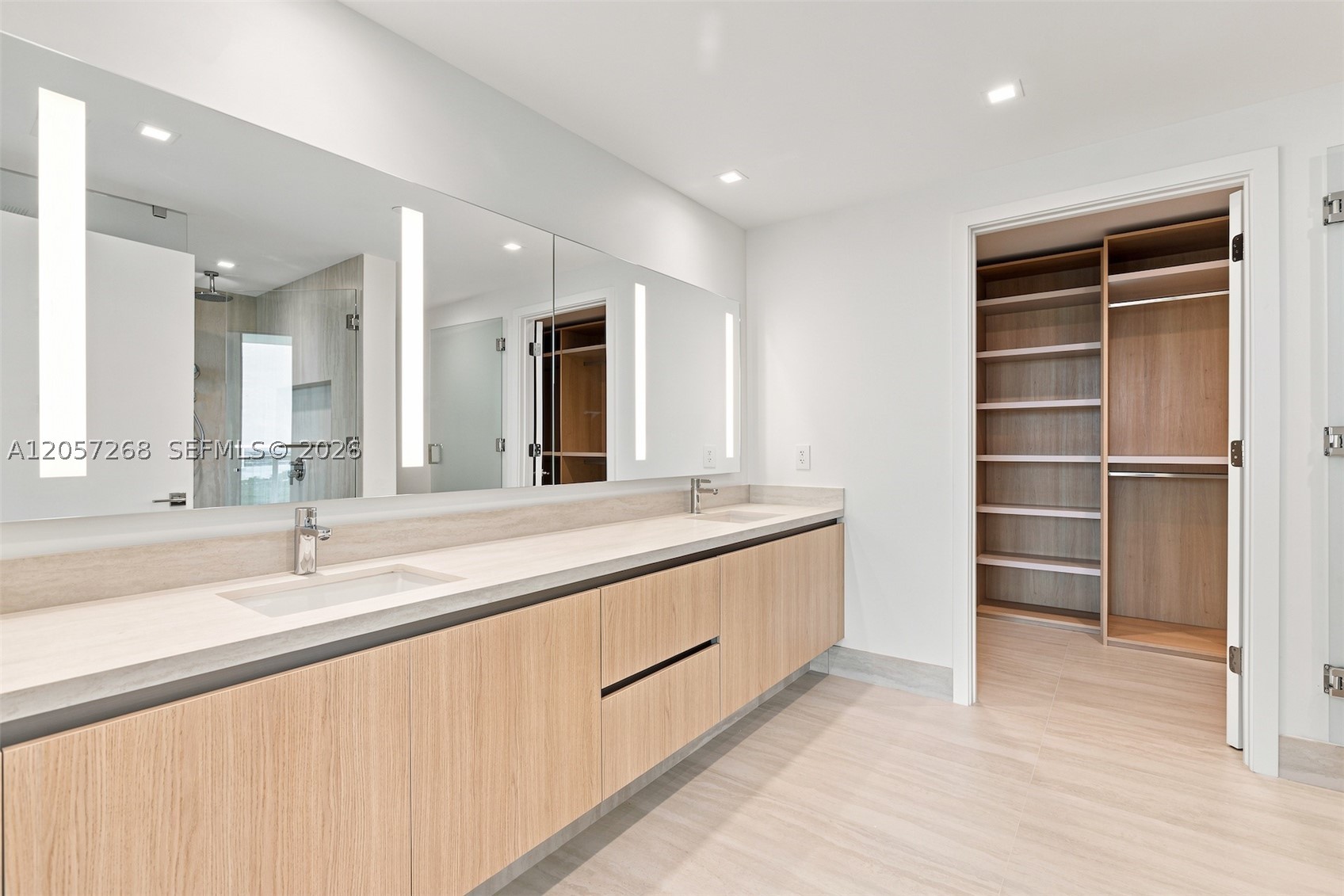 2411 Laguna Circle #1903, North Miami FL 33181