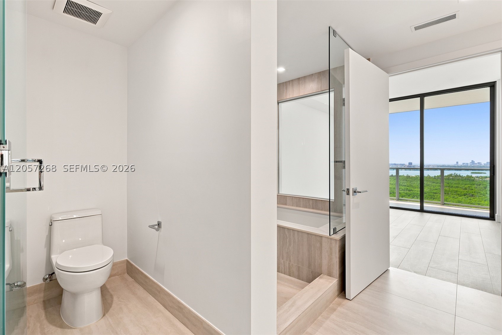 2411 Laguna Circle #1903, North Miami FL 33181