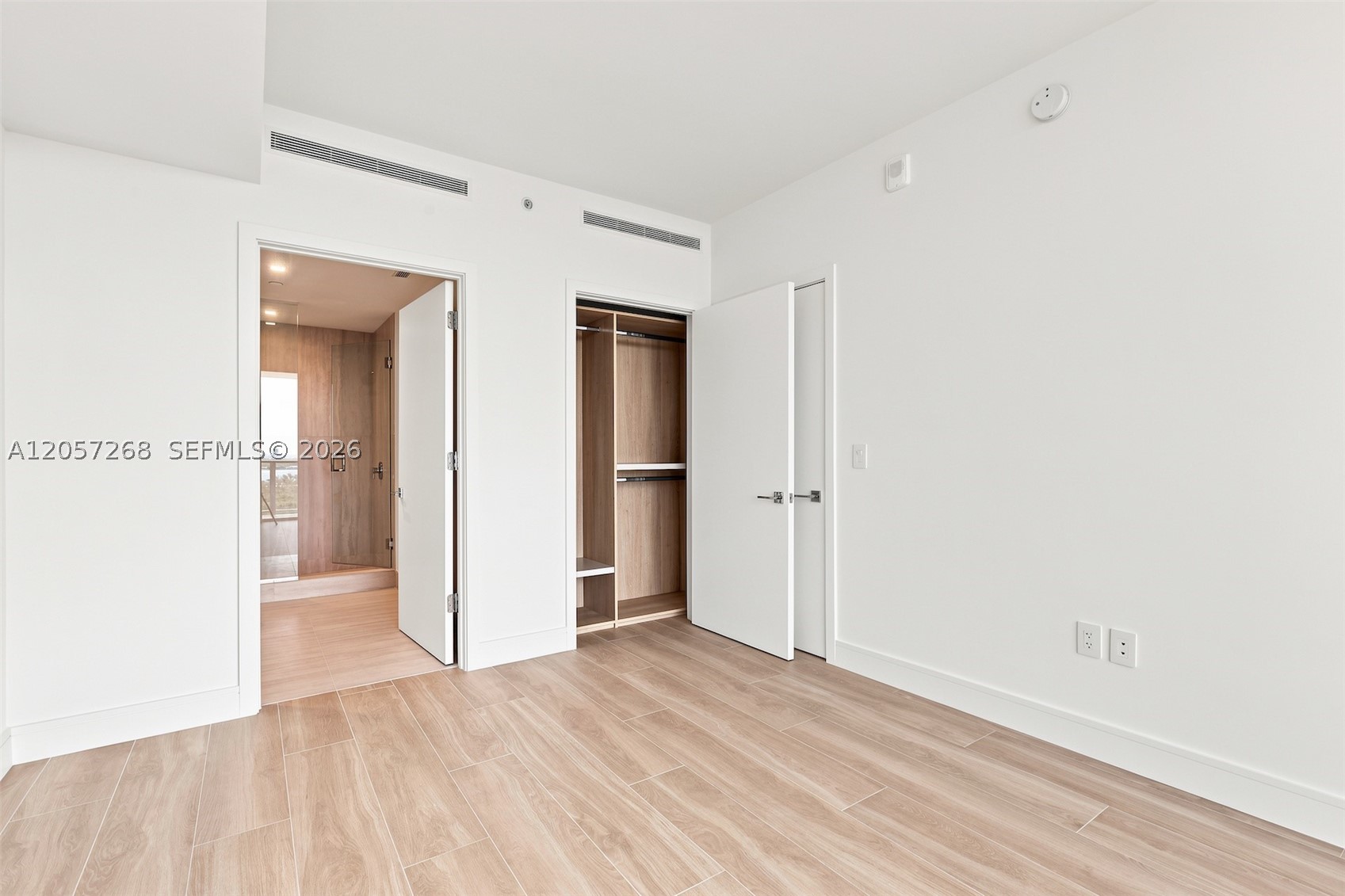 2411 Laguna Circle #1903, North Miami FL 33181