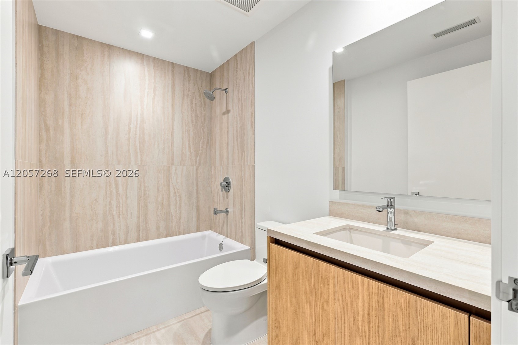 2411 Laguna Circle #1903, North Miami FL 33181
