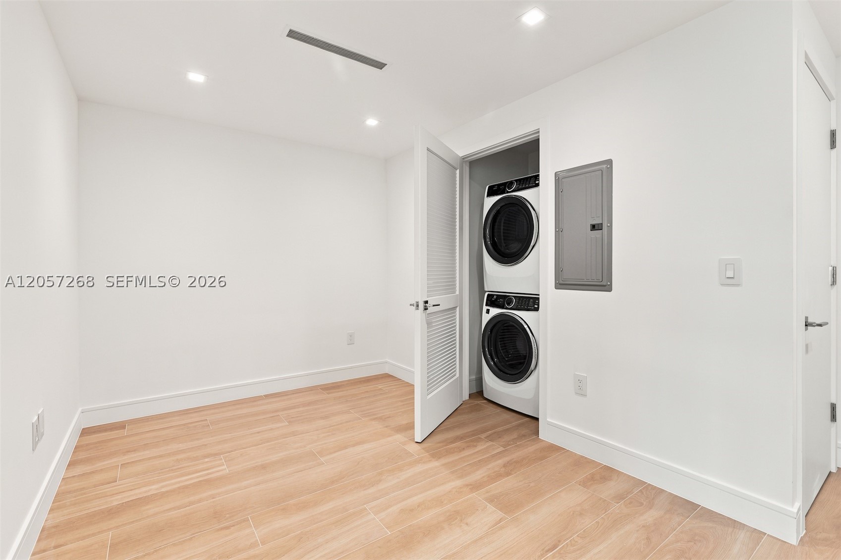 2411 Laguna Circle #1903, North Miami FL 33181