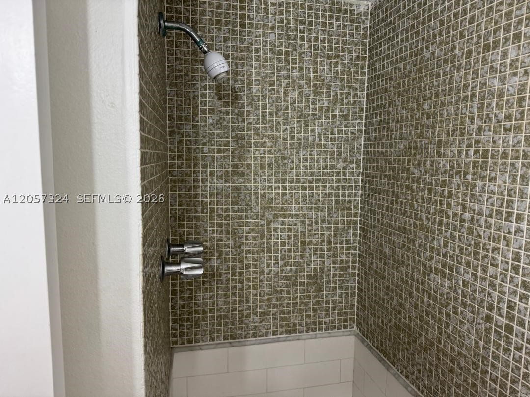 4725 NW 7th St #206-3, Miami FL 33126