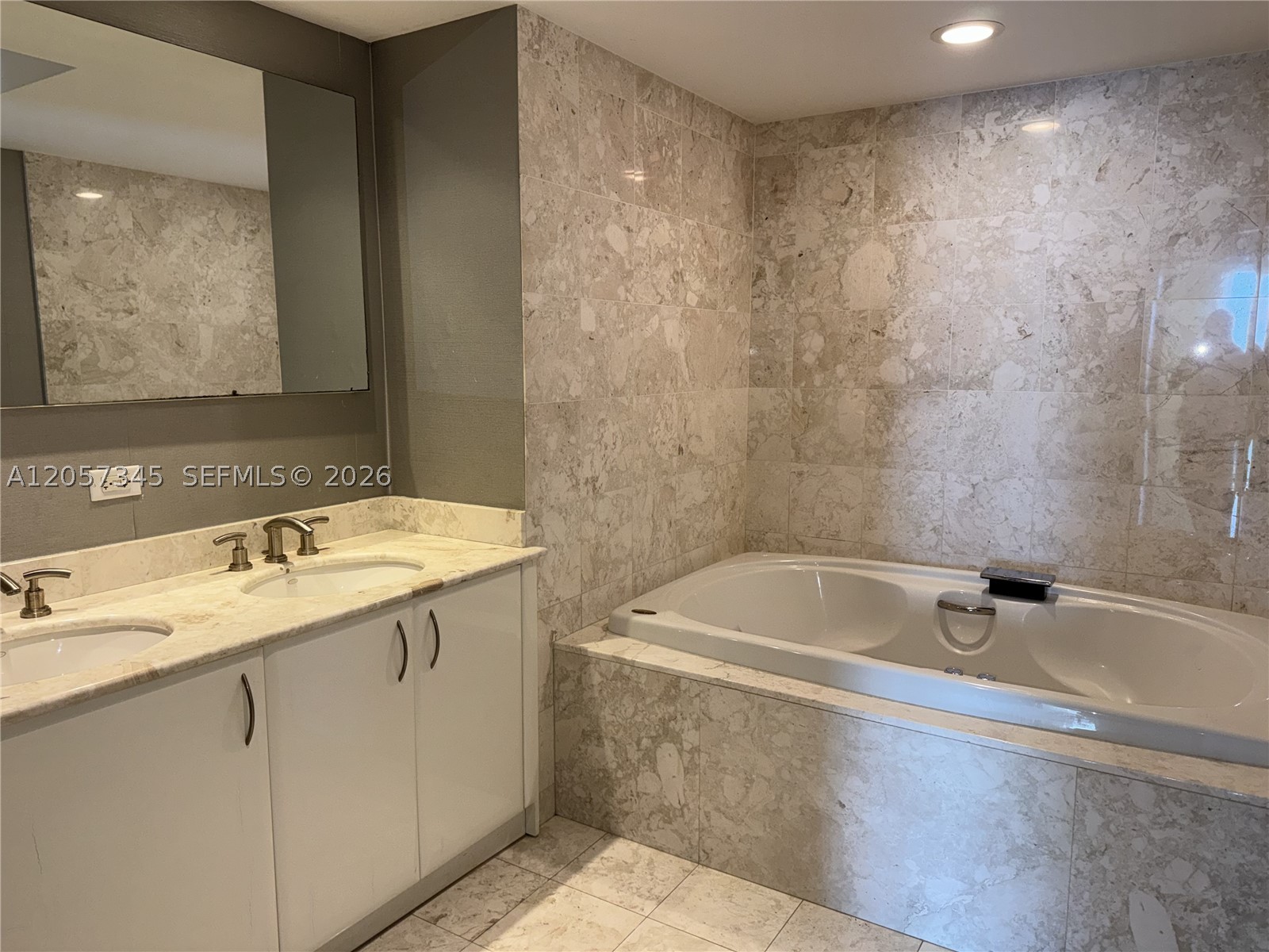 1331 Brickell Bay Dr #2801, Miami FL 33131