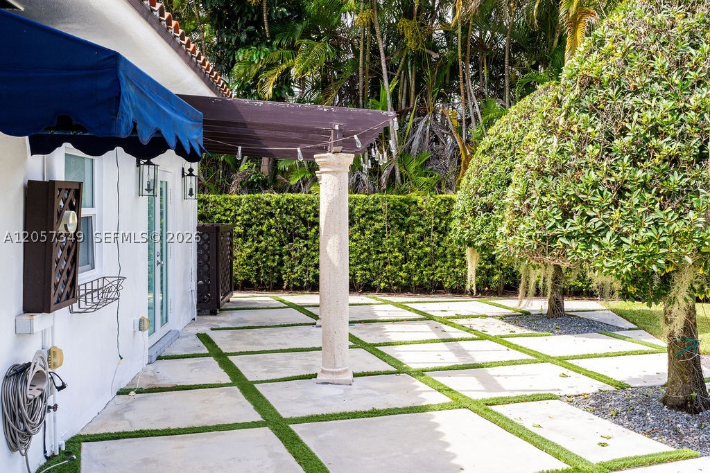 5711 SW 64th Ave, South Miami FL 33143