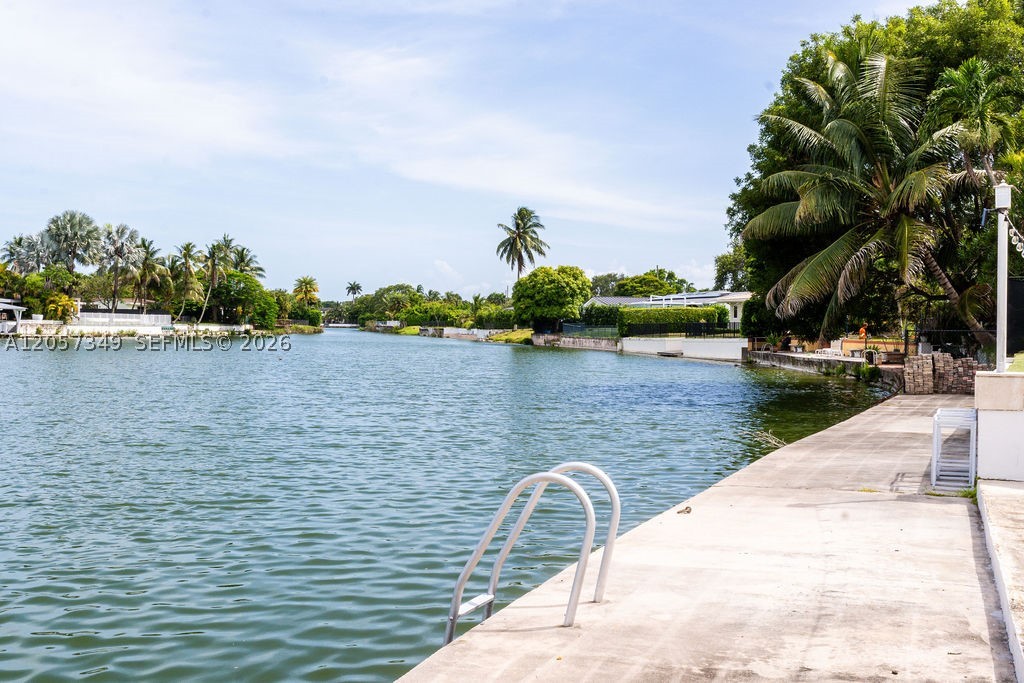 5711 SW 64th Ave, South Miami FL 33143