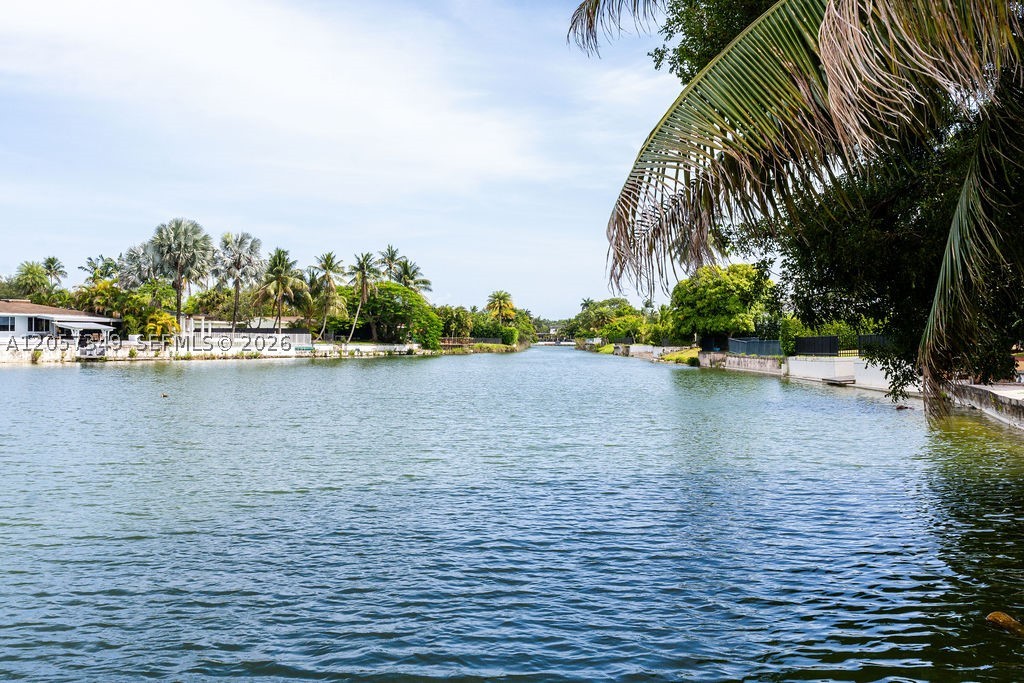 5711 SW 64th Ave, South Miami FL 33143