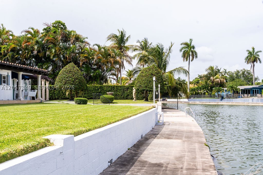 5711 SW 64th Ave, South Miami FL 33143